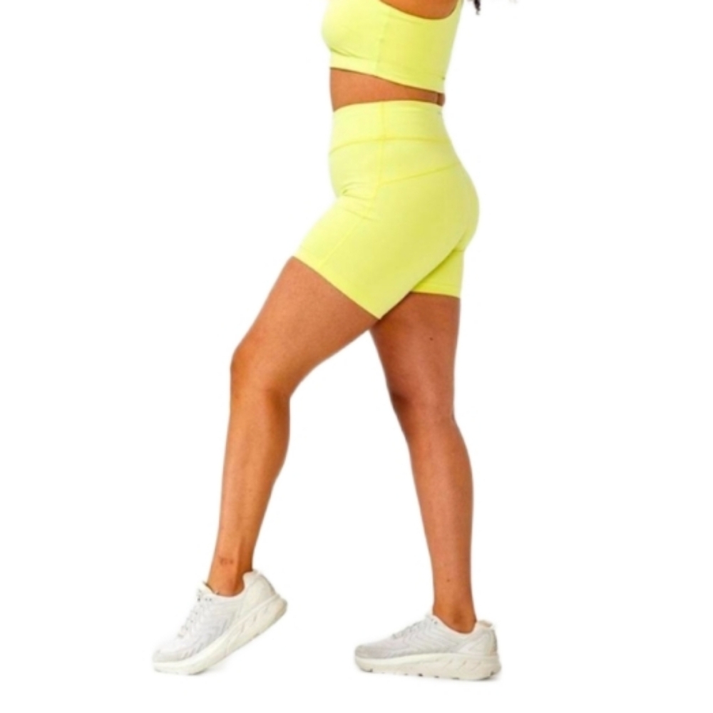 NWT  Outdoor Voices  Move Free  6" Biker Shorts    XS   Yellow
